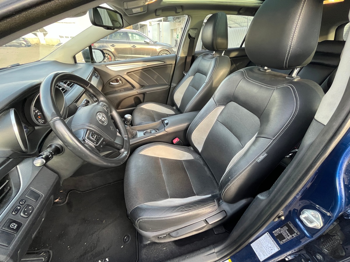 Toyota Avensis SW 2.0 D-4D 143ch, EXECUTIVE, ATTELAGE, RADAR, SIEGES CHAUFFANT, TOIT PANORAMIQUE