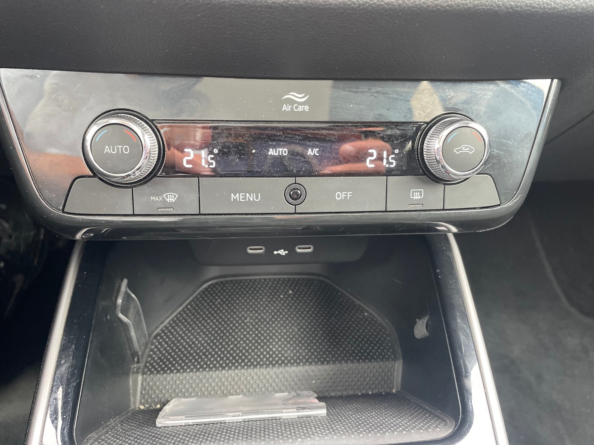 Skoda Fabia 1.0 TSi 110 cv Boîte auto RIEN A PREVOIR - TOIT PANORAMIQUE - CARPLAY - CAMERA DE RECUL