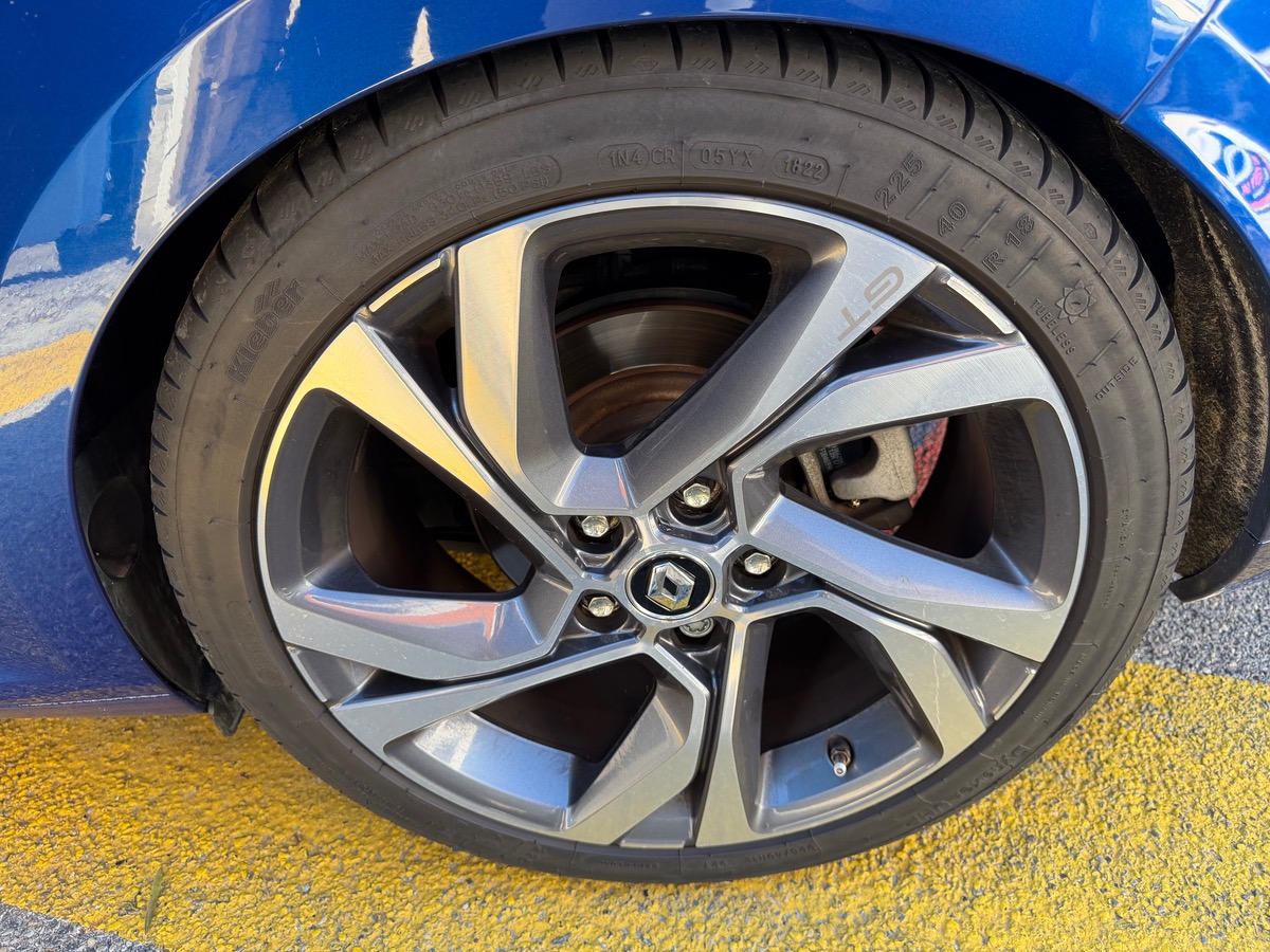 RENAULT Megane GT 1.6 TCE 205 CV 4CONTROL / Ligne D'échappement modifiée / Grand écran / Pack Black