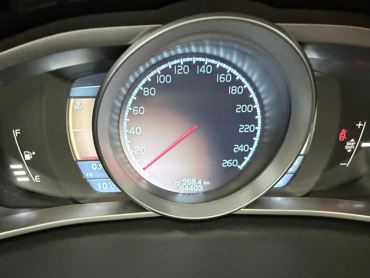 Volvo V40 Cross Country 1.6 D2  115  Momentum Première main