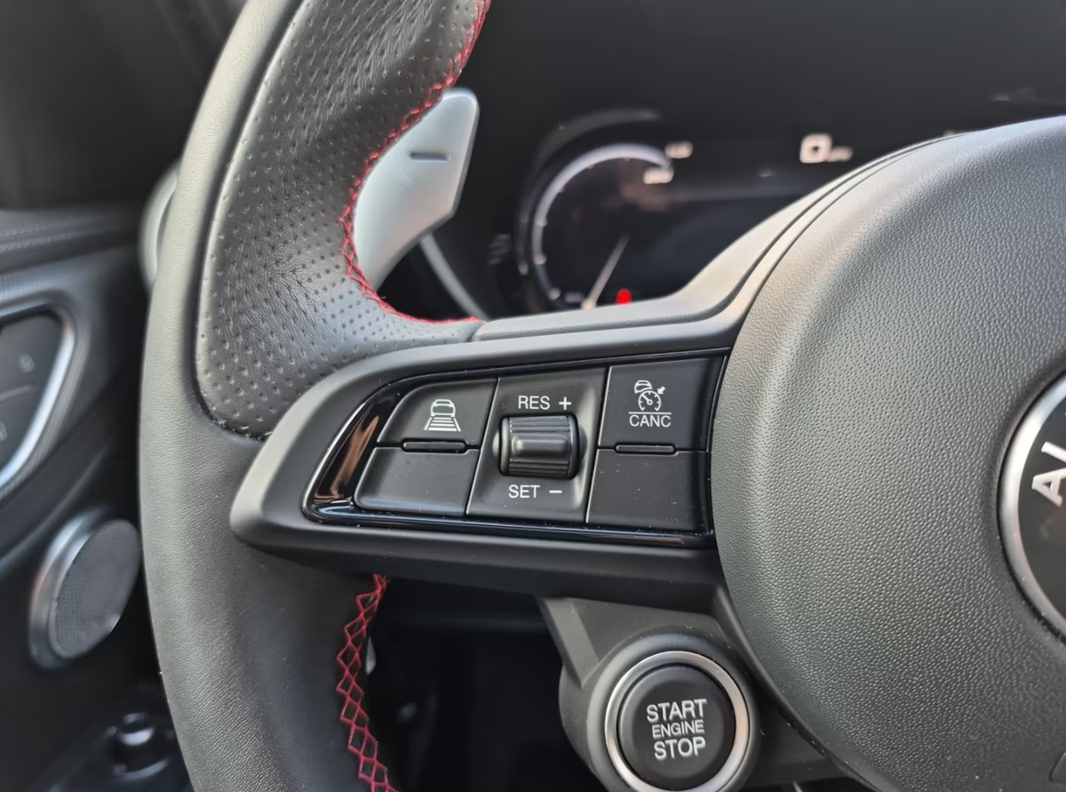 Alfa Romeo Giulia 2.0T 280ch Competizione Q4 AT8 Toit ouvrant Harman-Kardon