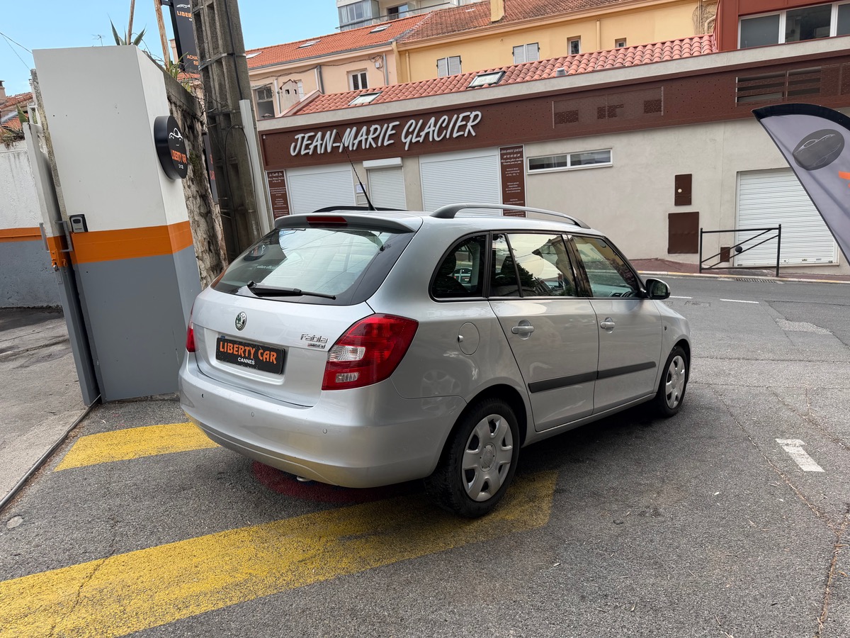 Skoda Fabia Combi 1.2 TSi 85 CV Phase 2 / 1er Main / Clim / Radar /Entretien Complet