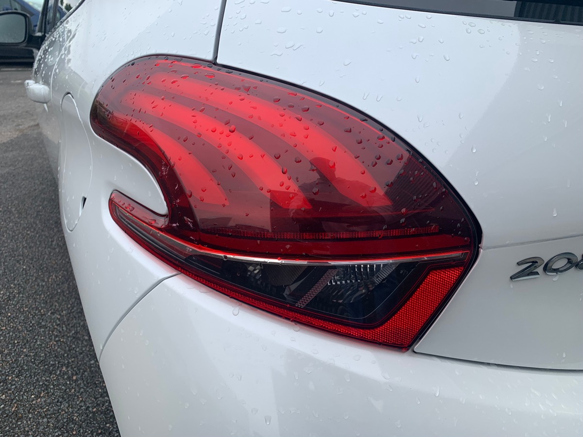 Peugeot 208 110 ch | GT Line | Régulateur de vitesse | Apple car Play Android Auto