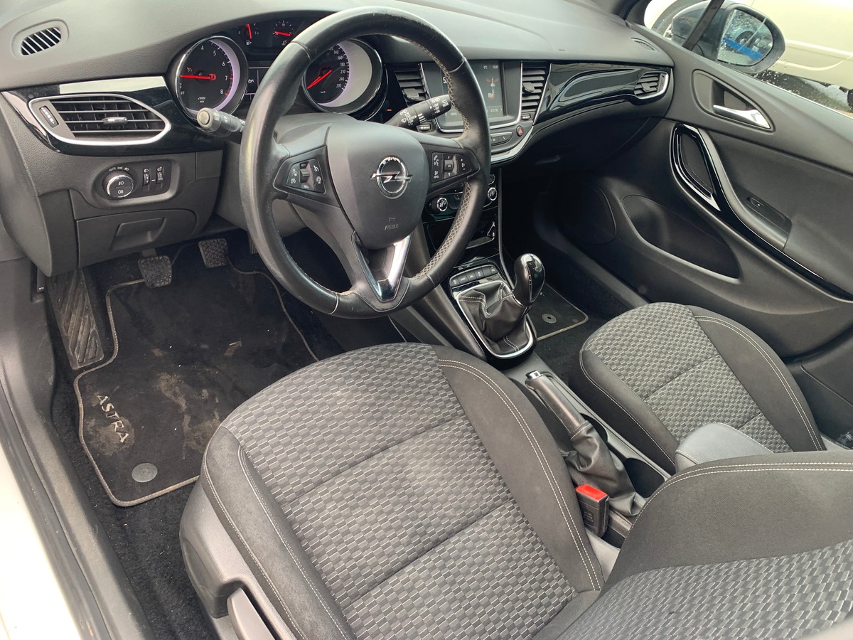 Opel Astra 105 ch | Black Edition | Caméra recul | Régulateur vitesse | Radar de stationnement avant