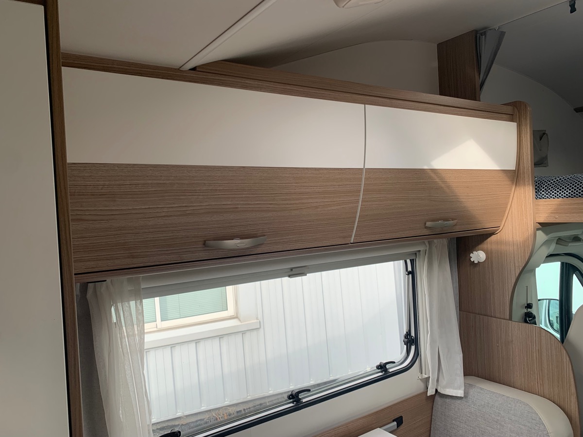 Capron A 140 ch | CAMERA DE RECUL |  LITS SUPPERPOSES | STORE EXTERIEUR | Climatisation manuelle