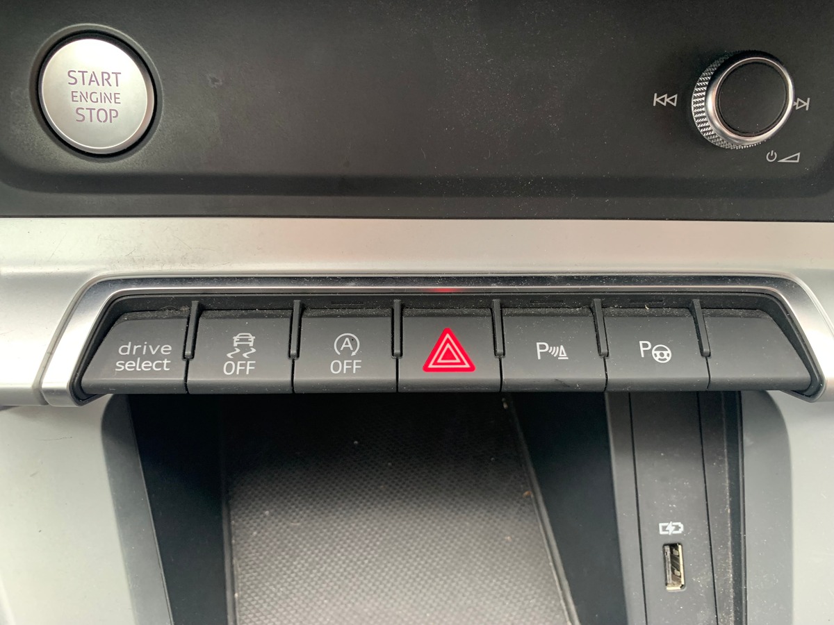 Audi Q3 190 ch | DESIGN LUXE QUATTRO | Systéme d'accés et démarrage sans clé | Régulateur de vitesse