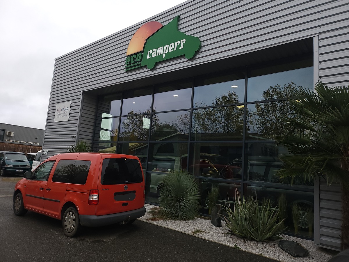 Volkswagen Caddy CADDY III - VERSION TRAMPER - 75CH DIESEL - DVSOL