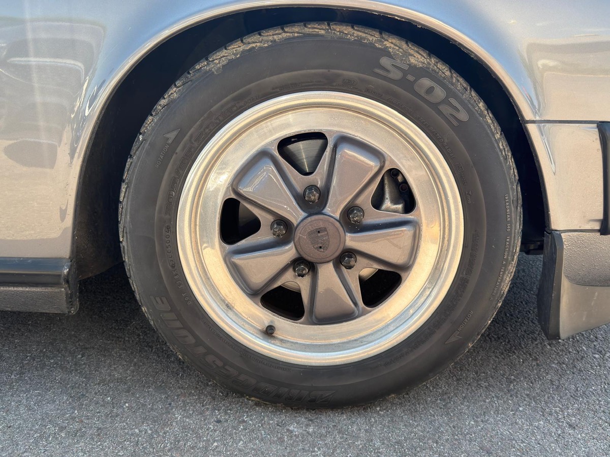 Porsche 911 SC 3.2 231ch Carrera