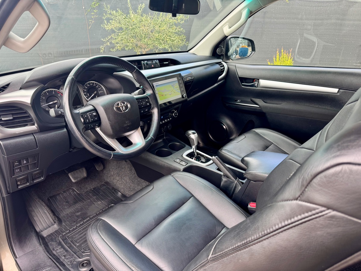Toyota HILUX 4X4 LOUNGE
