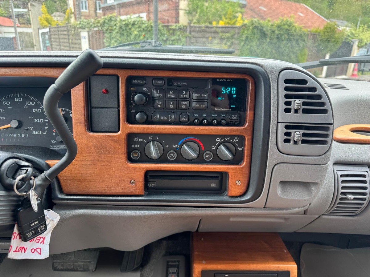 Chevrolet Suburban STARCRAFT 1500 5.7 V8 250cv 7 places