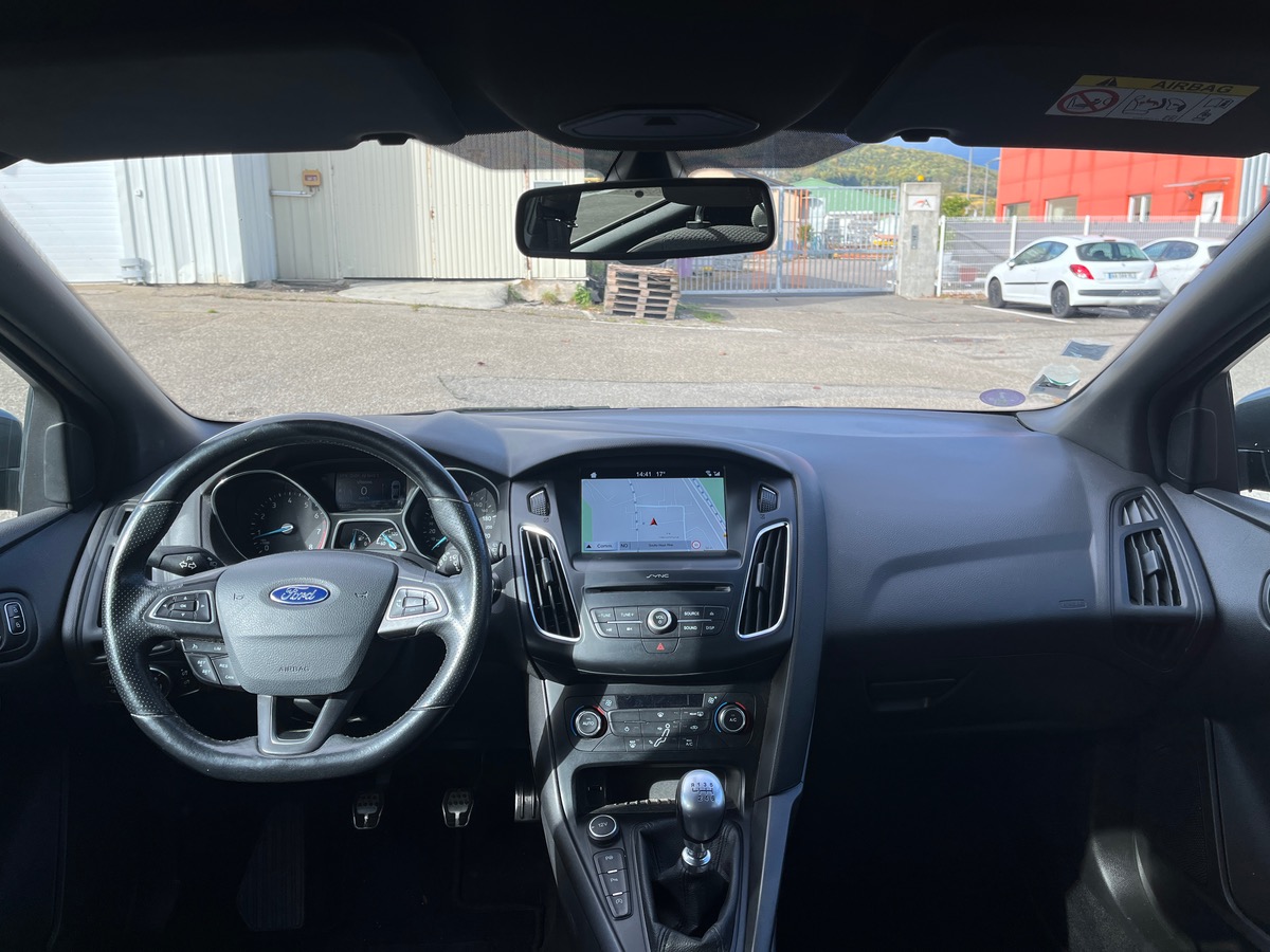 Ford Focus 1.0 Ecoboost 125ch ST LINE, Caméra de recul,  GPS, radars AV et AR, Clim Auto bizone