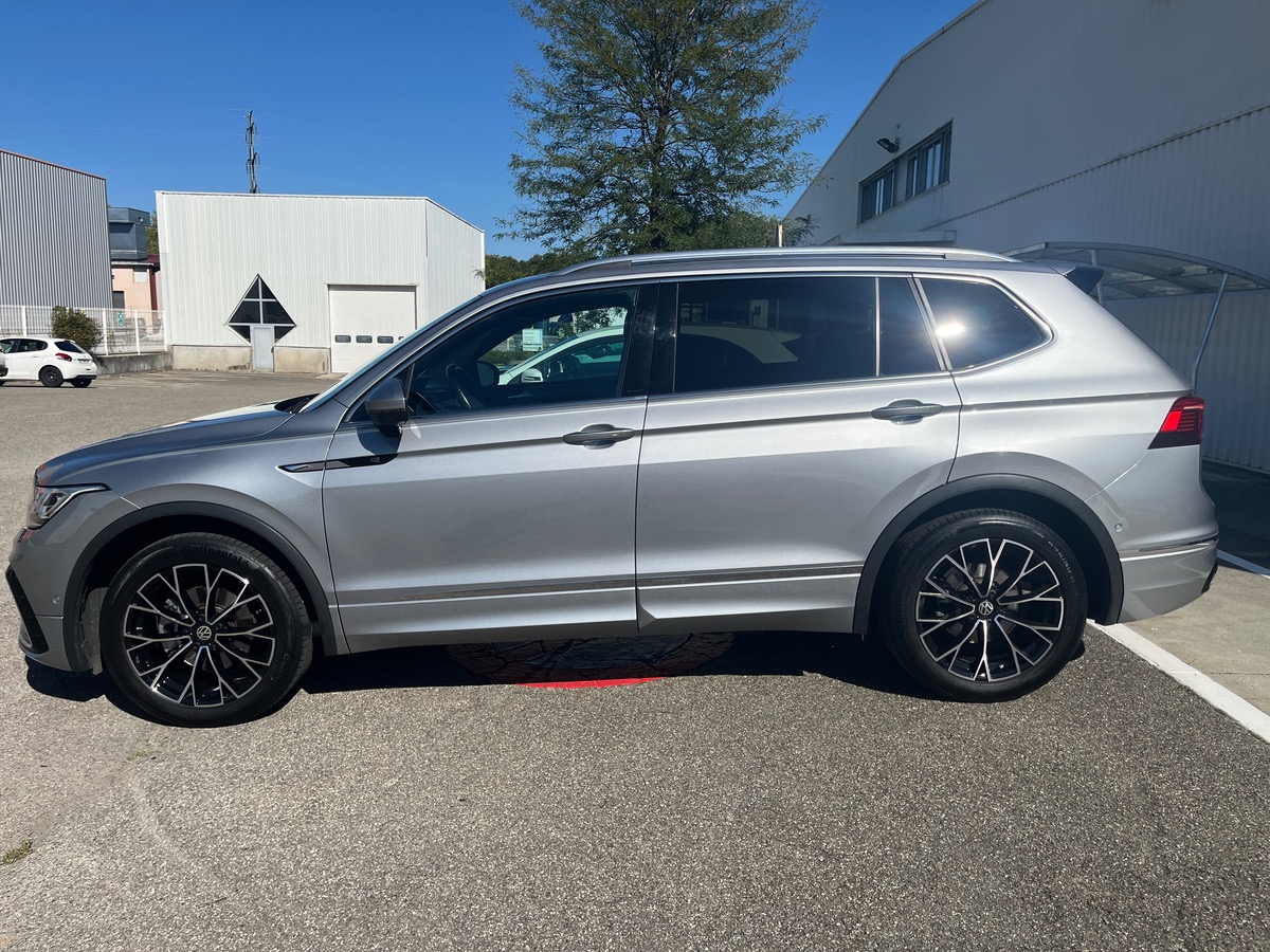 Volkswagen Tiguan Allspace 2.0 TDI 150ch R-Line DSG7, Suivi complet VW, Attelage électrique pivotant
