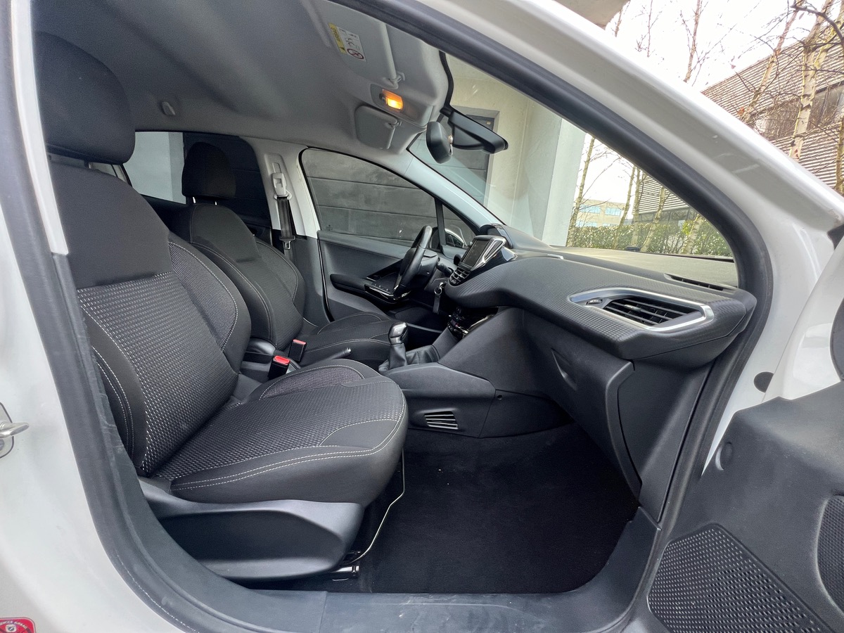 Peugeot 208 Phase 2 Allure 1.2 Puretech 110