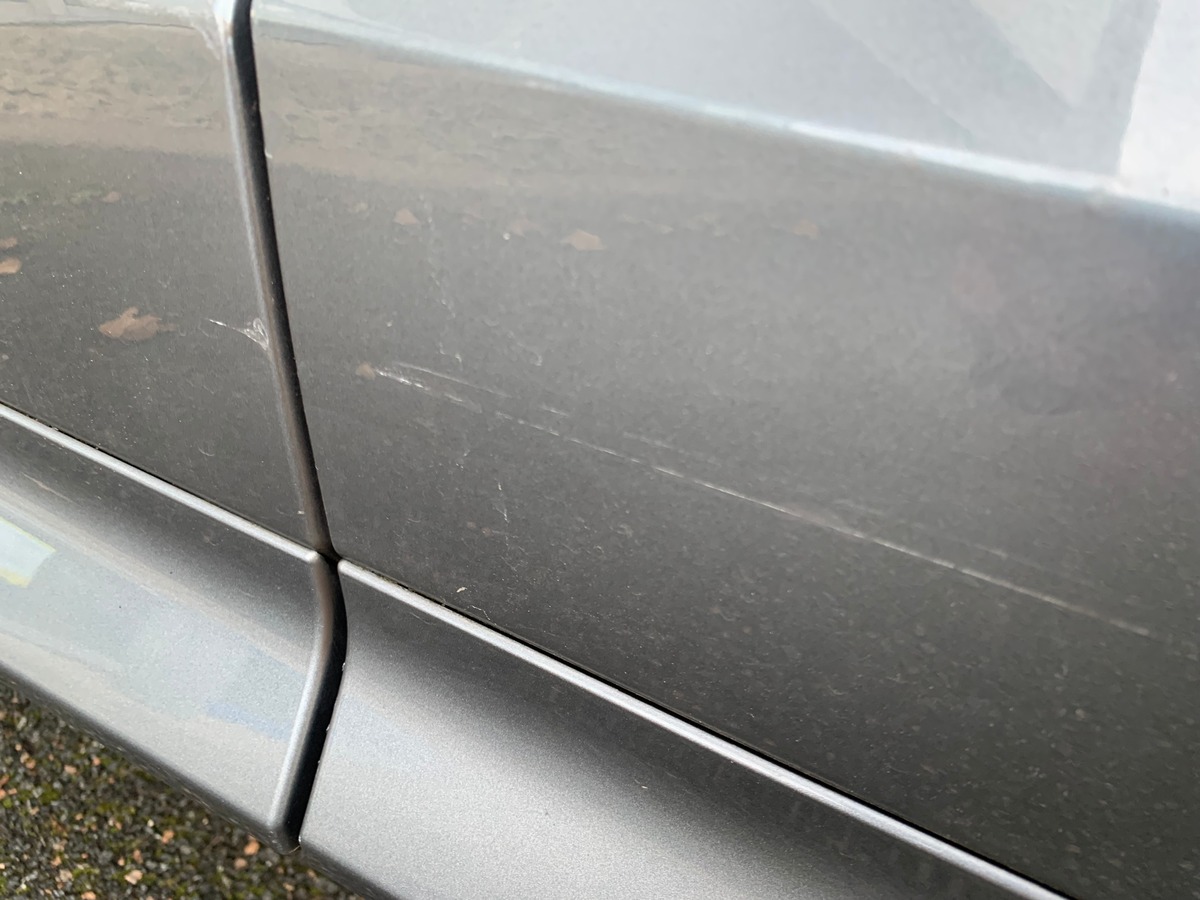 Volvo XC60 197 ch | R-design | Châssis Sport | Jantes Alu 21'' | Sièges Sport | Coffre électrique