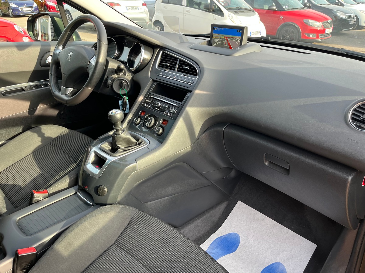 Peugeot 5008 Phase 2 1.6 e-HDi 120 ch ALLURE 7 PLACES