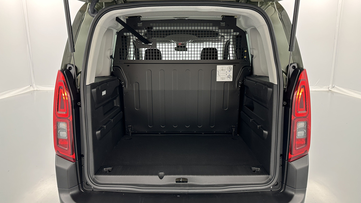 Citroën Berlingo M 1.5 BlueHDi 130chevaux Plus EAT8 | Écran central numérique TFT de 10'' | Capucine