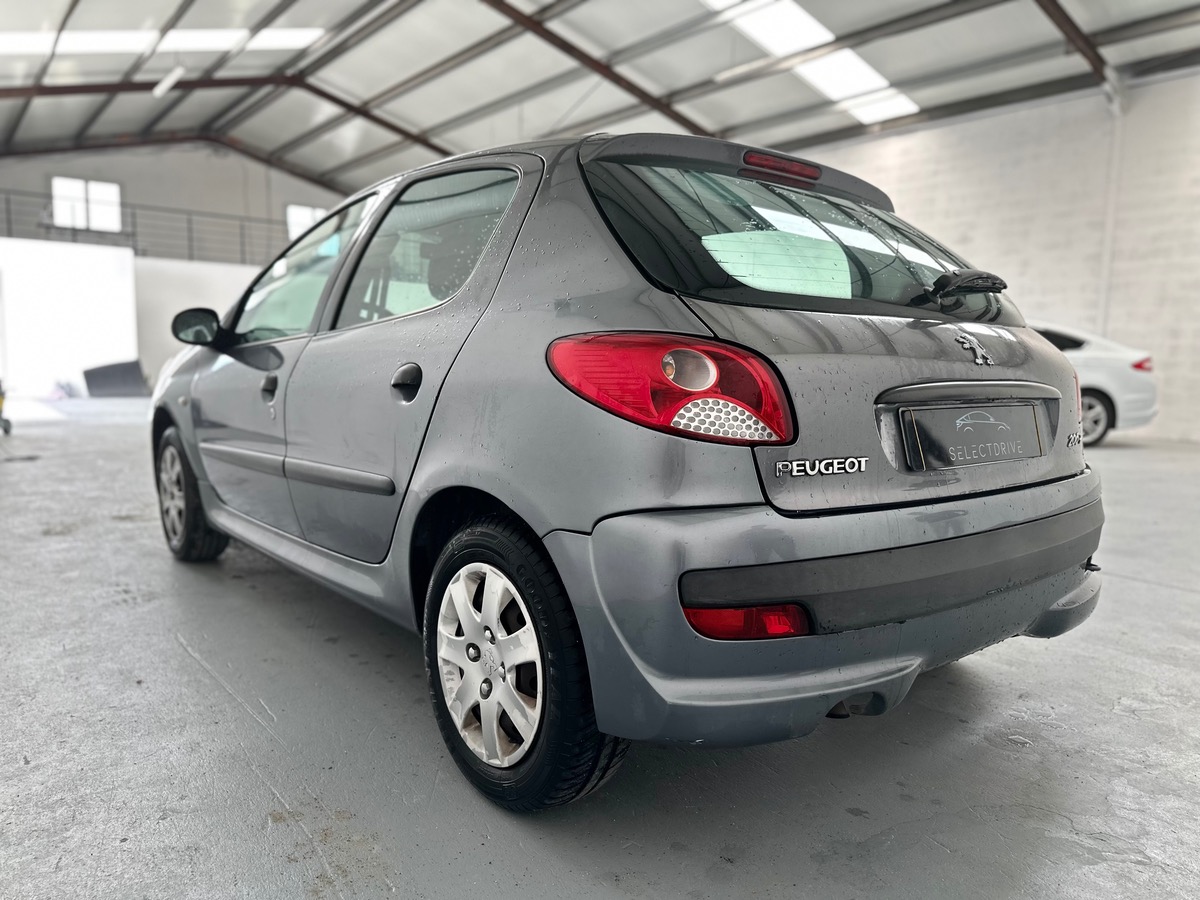 Peugeot 206 + 1.1 60cv TRENDY 5P CARPLAY VÉHICULE VISIBLE UNIQUEMENT SUR RENDEZ-VOUS