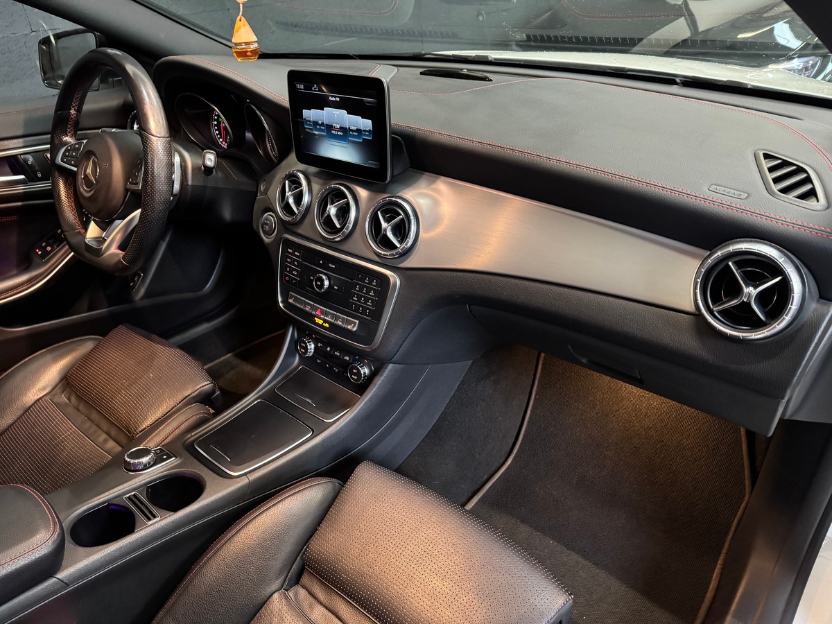 Mercedes Benz CLA Shooting Brake 220 d Fascination 4Matic 7G-DCT