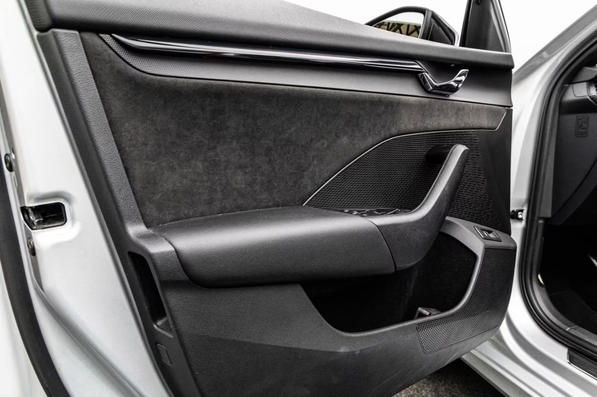 Skoda Octavia Combi IV 2.0 TDI 200ch RS DSG7/Attelage/Toit ouvrant/Matrix/Aff tête haute