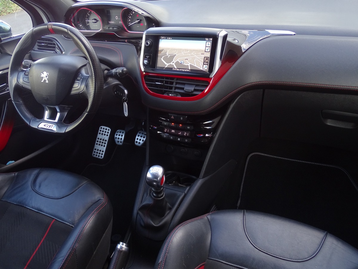 Peugeot 208 1.6 GTI 200ch BVM6