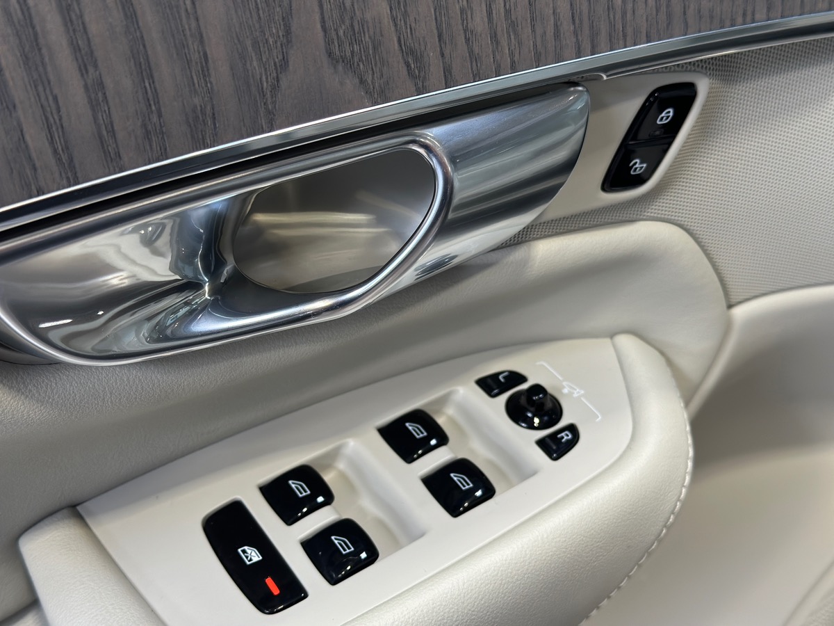 Volvo XC90 T8 Recharge Inscription Luxe AWD - 7 PLACES - 1ère Main - Attelage - FULL OPTIONS