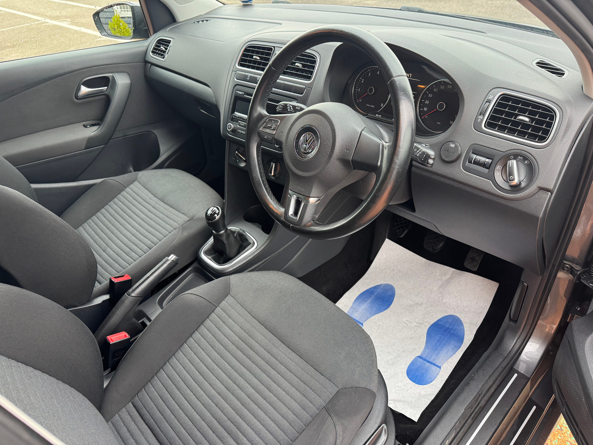 Volkswagen Polo V 5 portes 1.4 i 86 CH VOLANT A DROITE