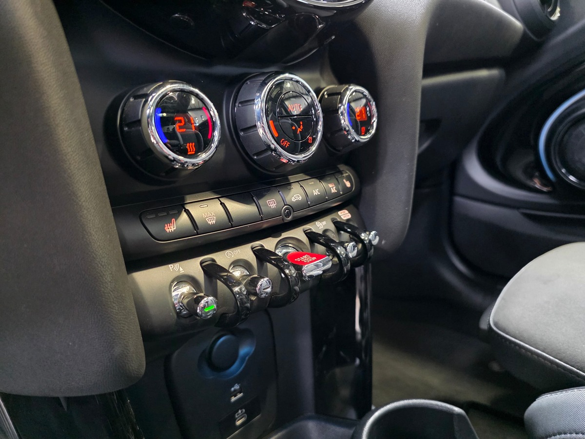 Mini Mini JCW III JOHN COOPER WORKS 1to6 EDITION // EDITION LIMITEE 999 EXEMPLAIRES MONDE