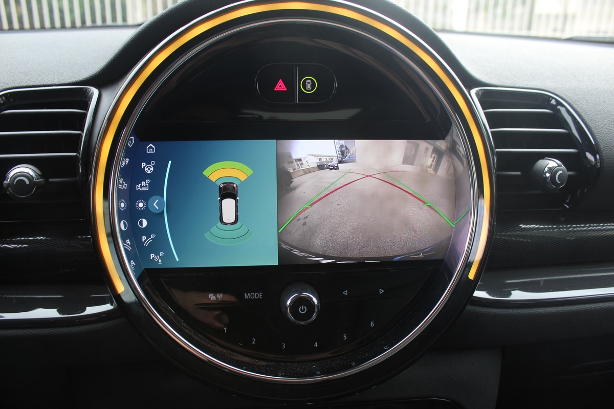 Mini Clubman III (F54) (2) 1.5 COOPER 136 ch EDITION PREMIUM PLUS BVA7 + TOIT OUVRANT + CARPLAY