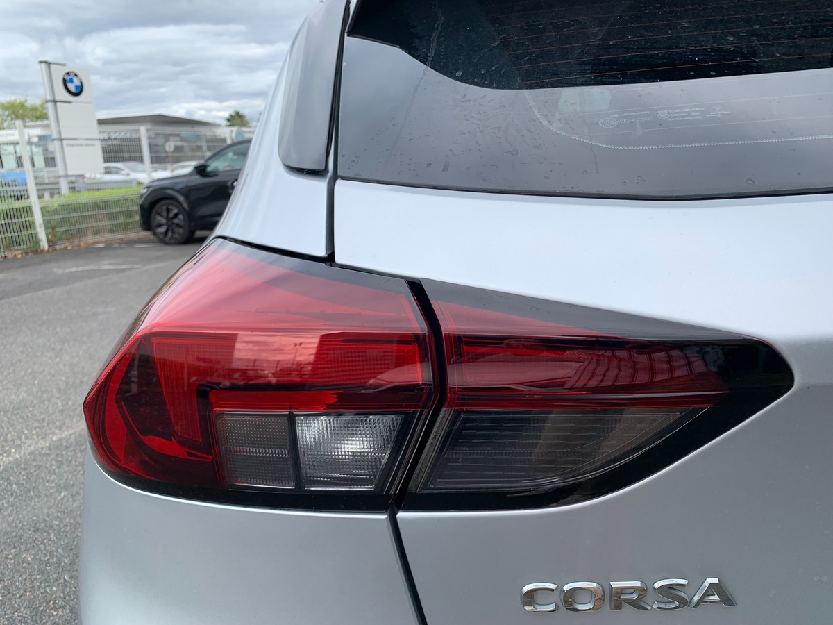Opel Corsa 100 | Apple car play | Régulateur vitesse | | Reconnaissance des panneaux | Climatisation