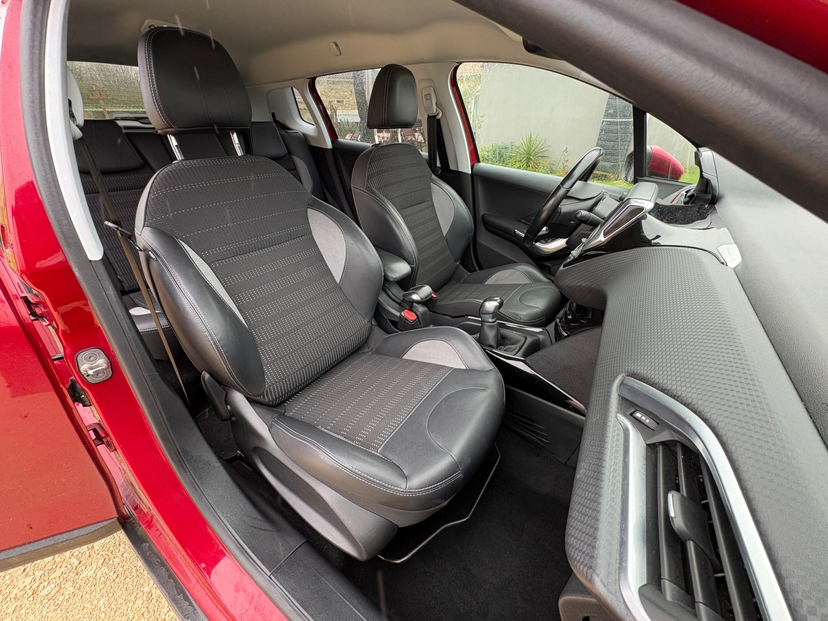 Peugeot 2008 1.2 110CH  Version ALLURE