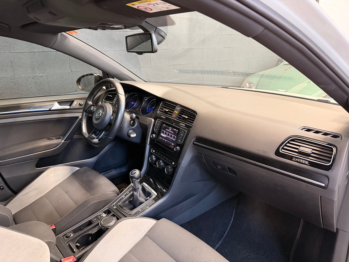 Volkswagen Golf 7 R 300 4 MOTION