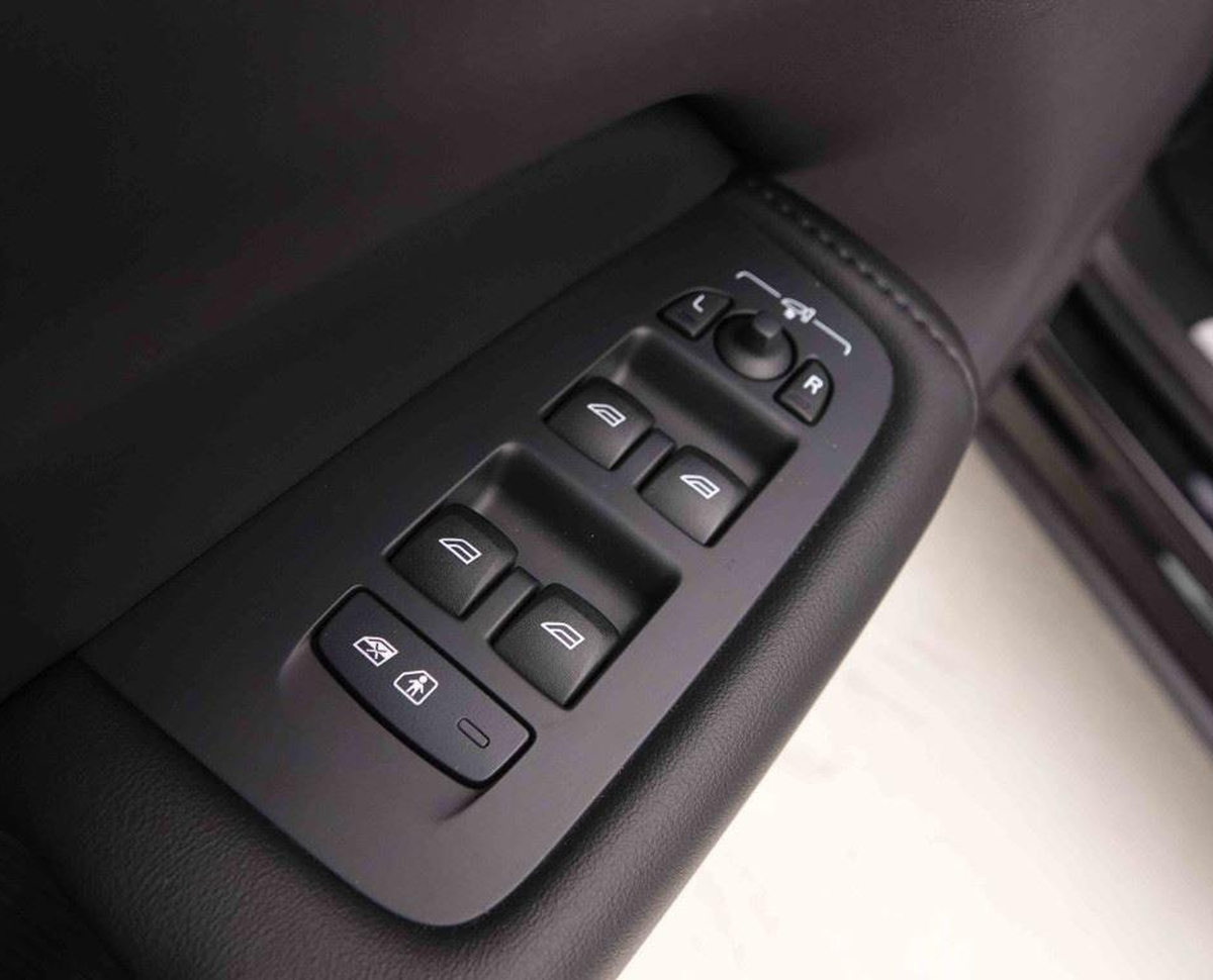 Volvo XC60 2.0 B4 197 MHEV Plus Dark | Plusieurs coloris disponible