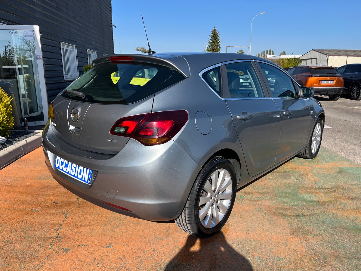 Opel Astra J 1.7 CDTI 110 CH COSMO