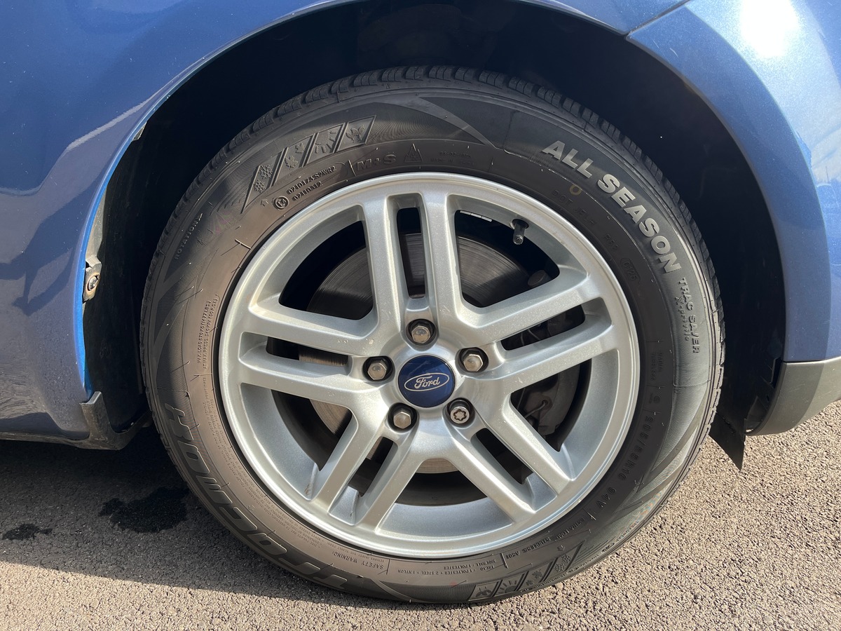 Ford Focus C-max 2.0 140ch, SIEGES CHAUFFANT, CLIM AUTO, REGULATEUR, FEUX AUTOMATIQUE