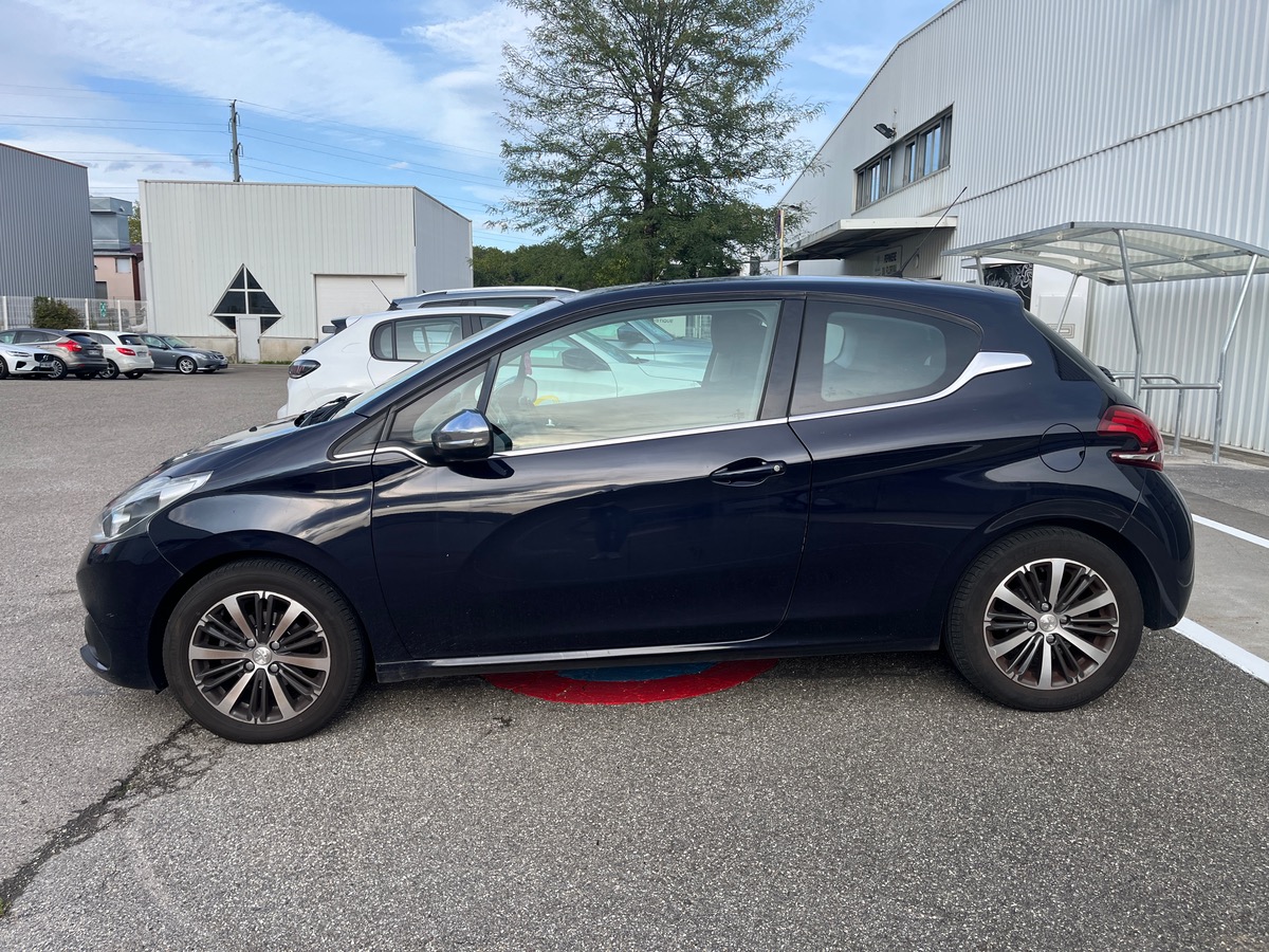 Peugeot 208 1.6 BlueHDI 100ch ALLURE 3P, Courroie de distribution OK, CarPlay, Caméra de recul, GPS