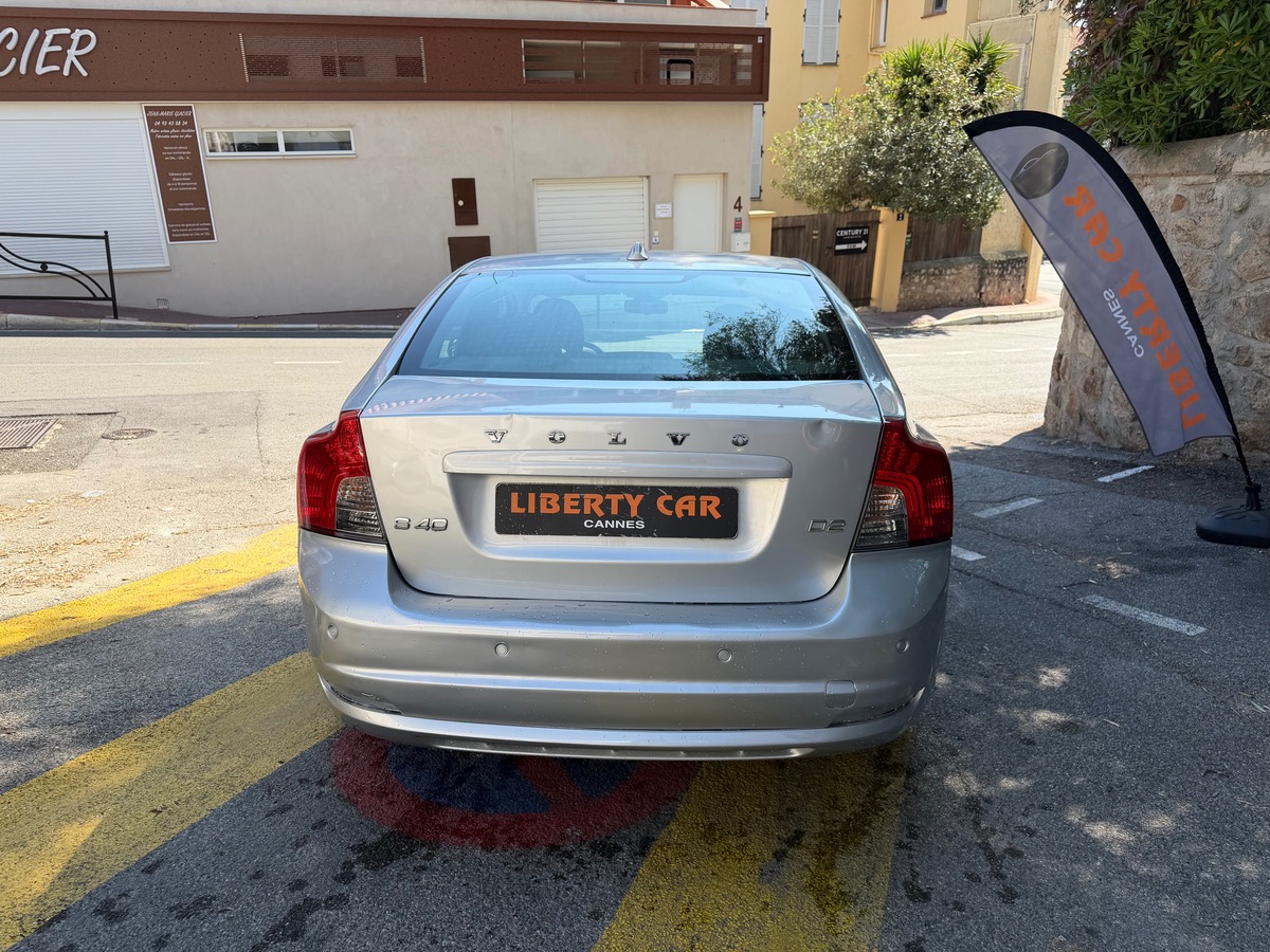 Volvo S40 D2 1.6 D115 CV / R Design / 1 er Main / Intérieur Cuir / KM Réel