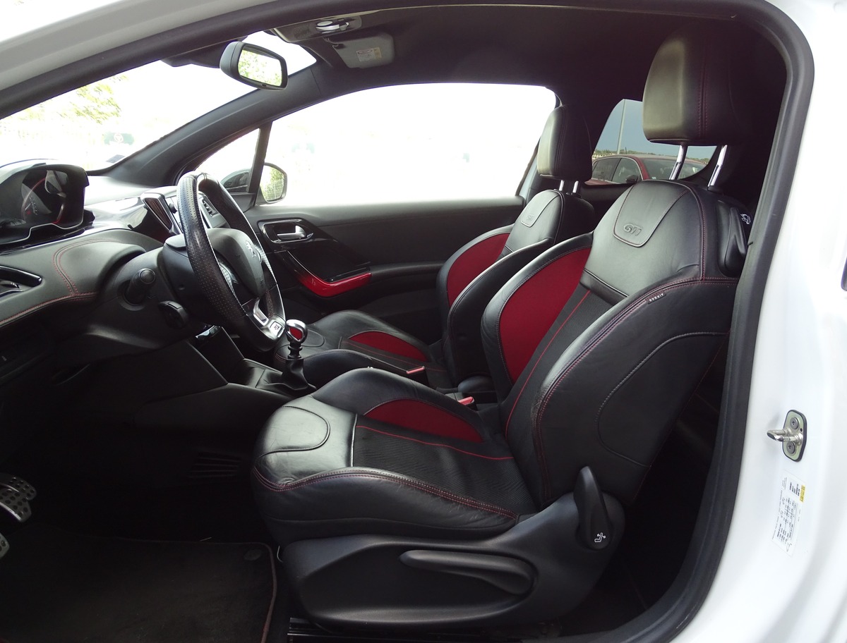 Peugeot 208 1.6 GTI 200ch BVM6