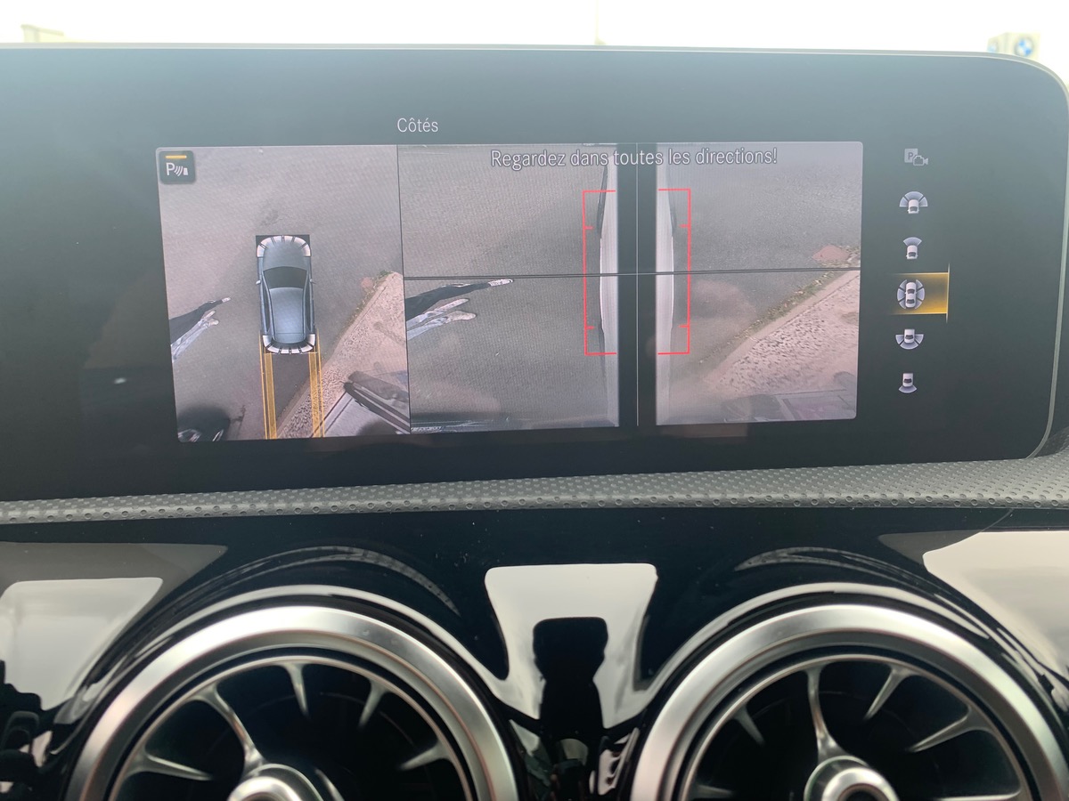 Mercedes-Benz Classe A 225 ch | AMG LINE | Toit ouvrant panoramique | Eclairage d'Ambiance | 4 MATIC