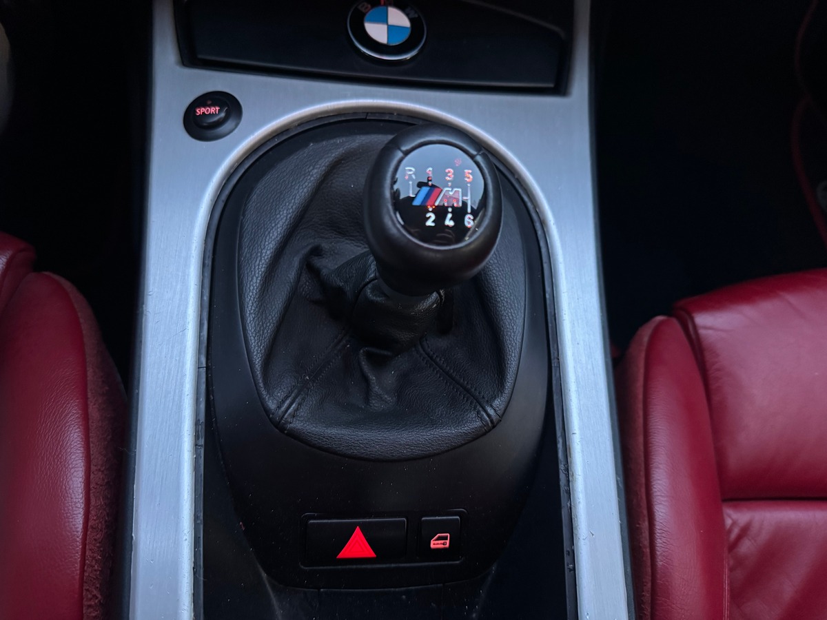 Bmw Z4 3.0si 265 ch | GPS | Volant et pommeau de vitesse M | Jantes 18'' | Climatisation | Cuir