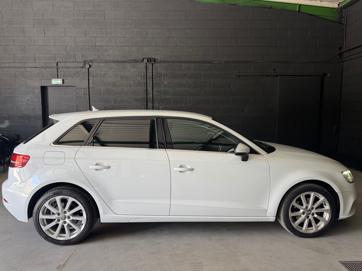 Audi A3 1.6 tdi S tronic / Xénons / Radar de stationnement Av Ar