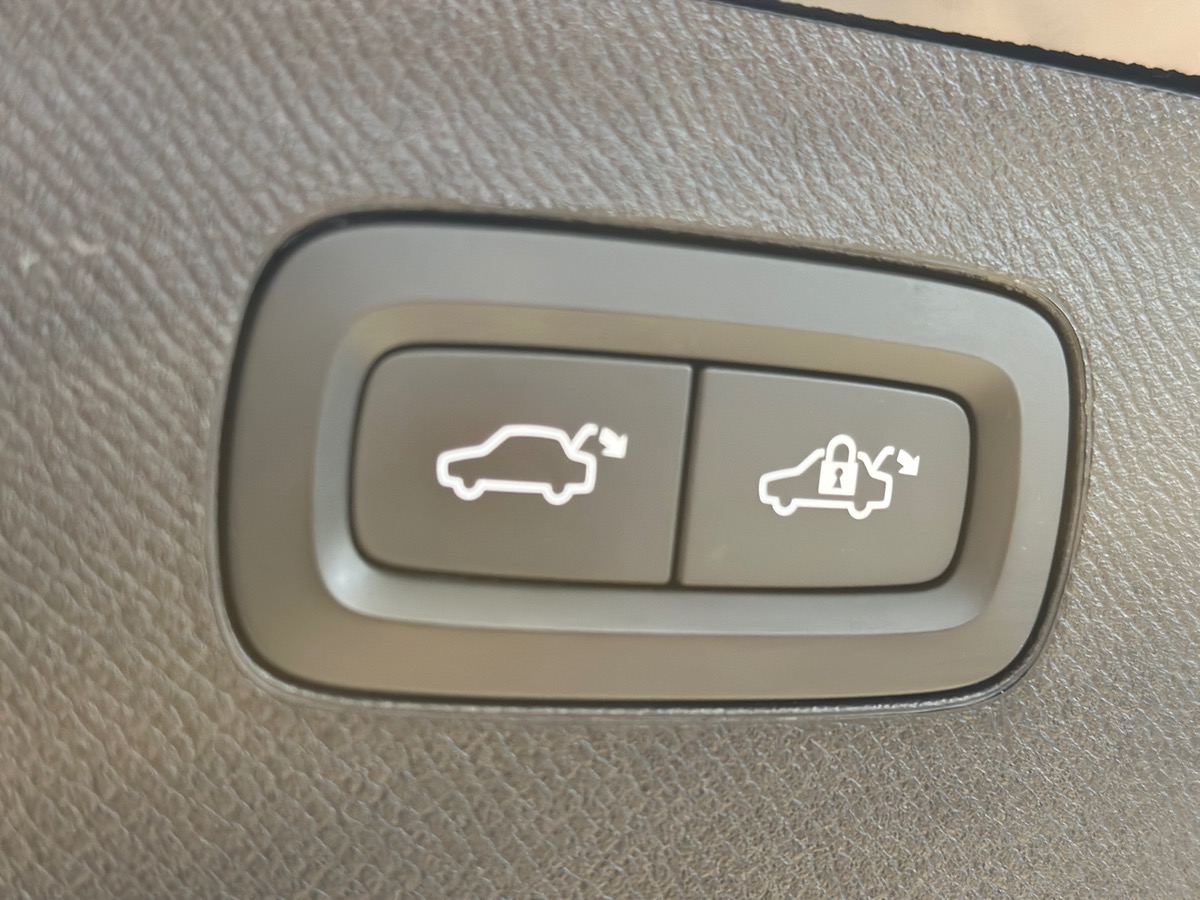 Volvo XC90 T8 Recharge Inscription Luxe AWD - 7 PLACES - 1ère Main - Attelage - FULL OPTIONS
