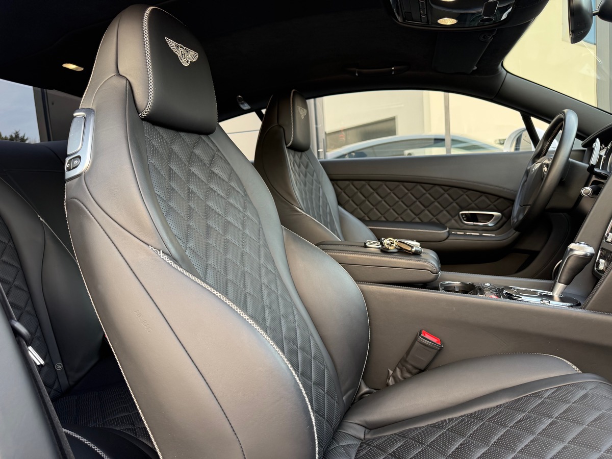 Bentley Continental GT 4.0 V8 S 528 CH / CARNET / 48101 KMS