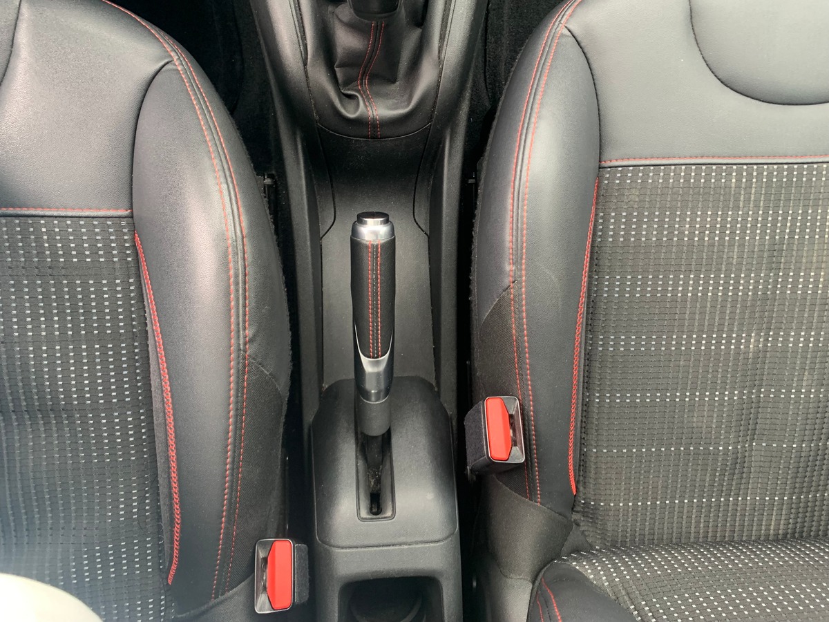 Peugeot 208 110 ch | GT Line | Régulateur de vitesse | Apple car Play Android Auto