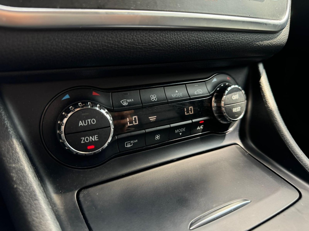 Mercedes-Benz GLA 220 D Sensation 2.1 CDi 4matic 7G-DCT 177 cv / Caméra de recul / Sellerie cuir