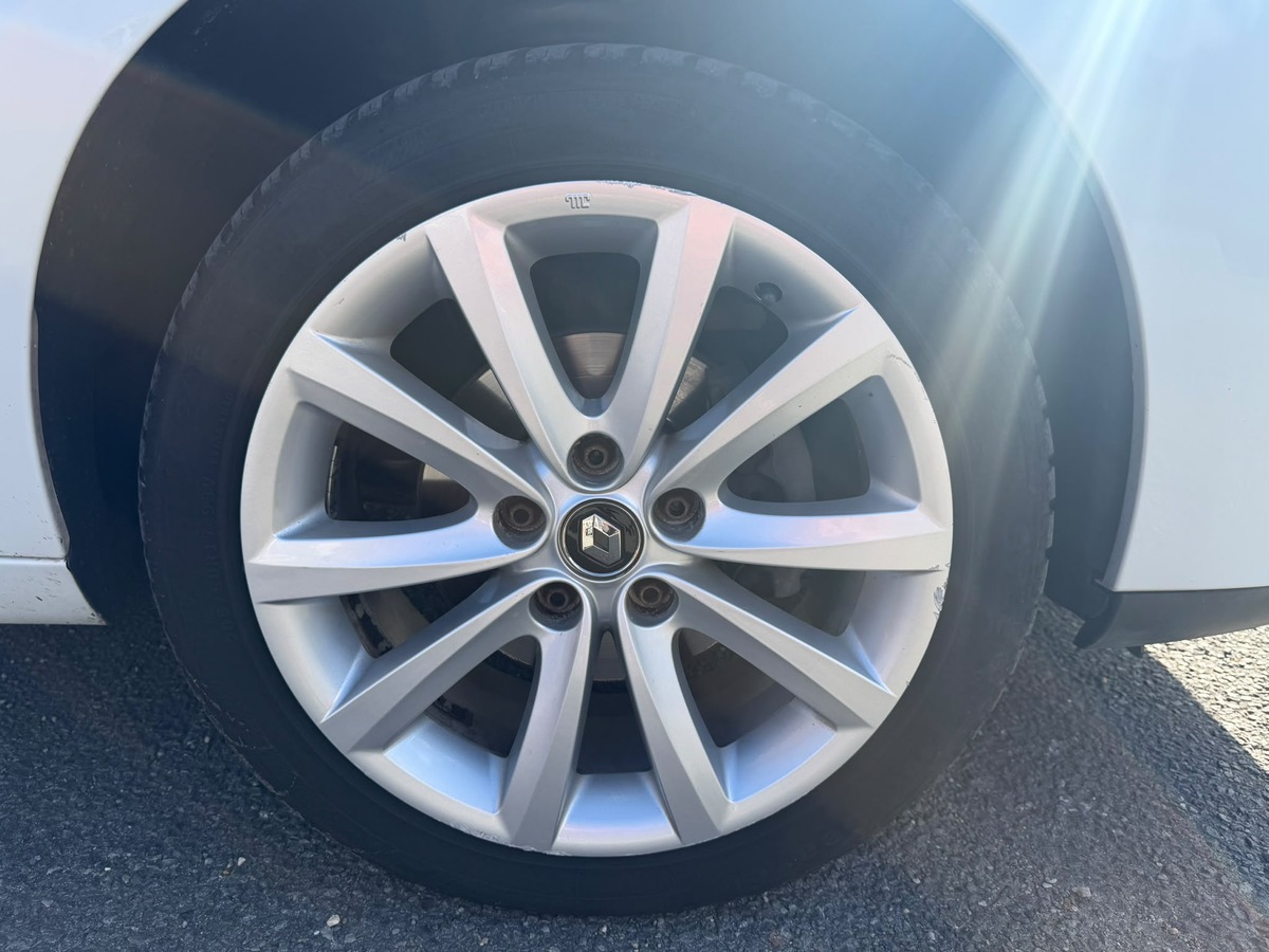 RENAULT Megane III Estate 1.5 dCi BOSE Edition-Crochet d'attelage - Distribution neuve- Garantie