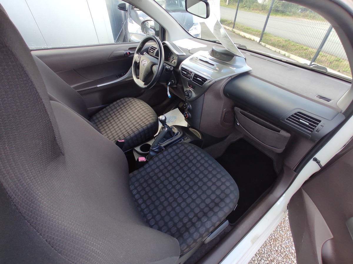 Toyota iQ 1.0 VVTi 68