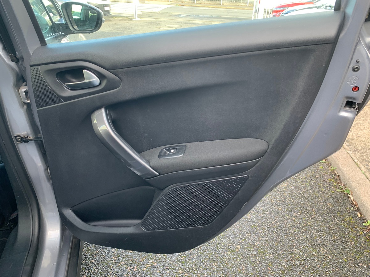 Peugeot 2008 82 ch | Active | Apple car play Android auto | Régulateur de vitesse | Pack Urbain