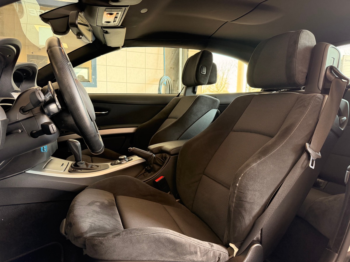 Bmw Série 3 Cabriolet Sport Design (E93) LCI 320d 2.0 d 184 cv Boîte auto - Sièges Alcantara