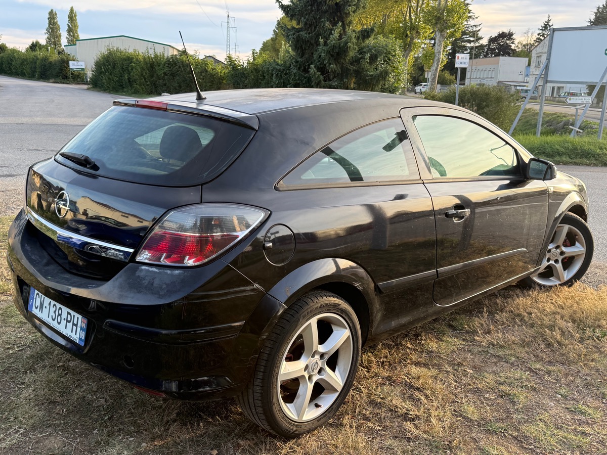 Opel Astra GTC 1.7 CDTI 100 CH / SPORT / DISTRIBUTION NEUF SUR FACTURE