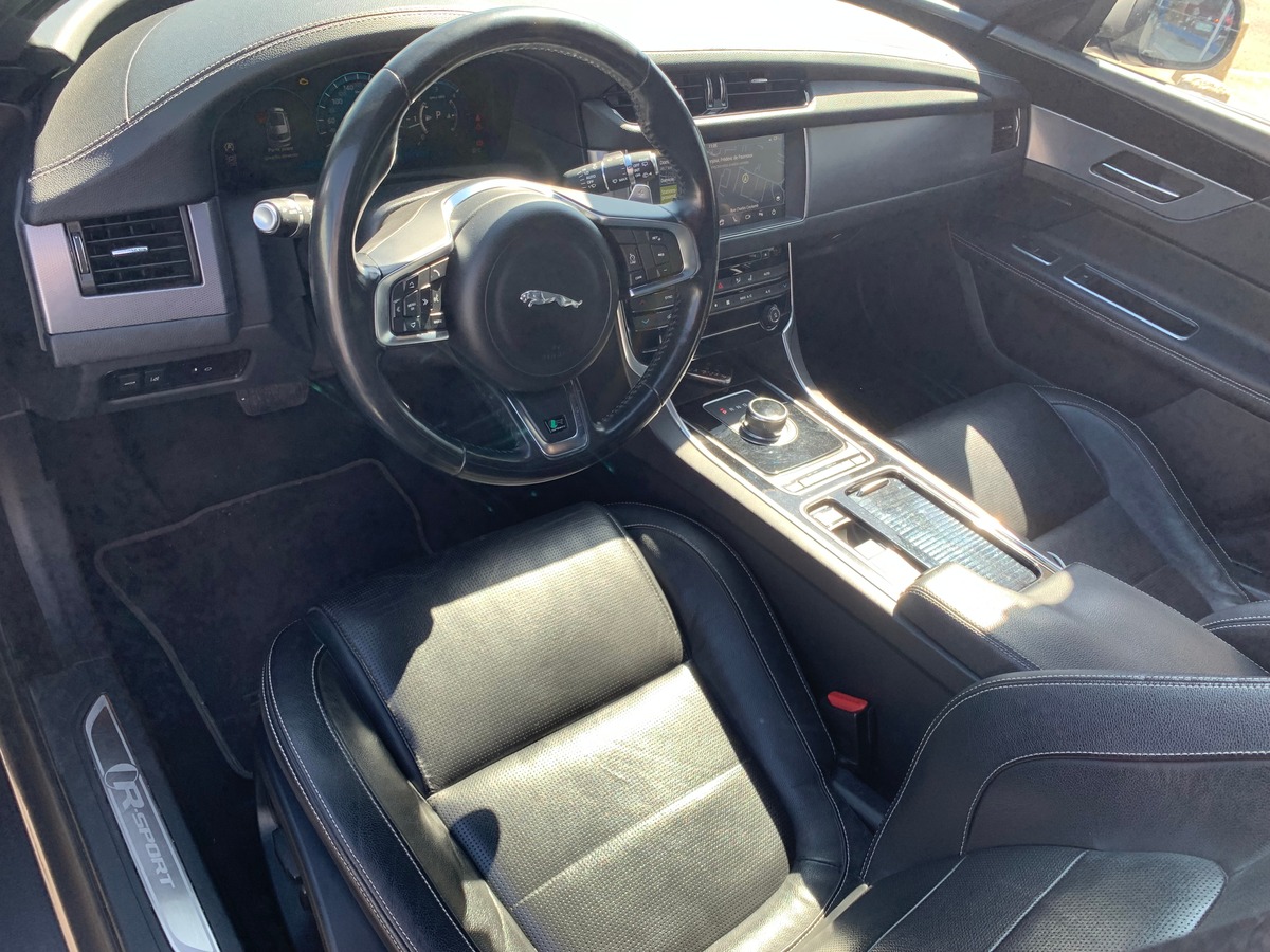 Jaguar XF Sportbrake 240 ch | R Sport | AWD | Toit panoramique | Caméra de recul | Apple car play